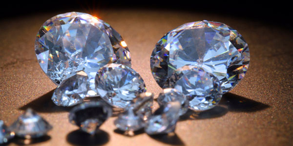 Loose diamonds in different sizes.